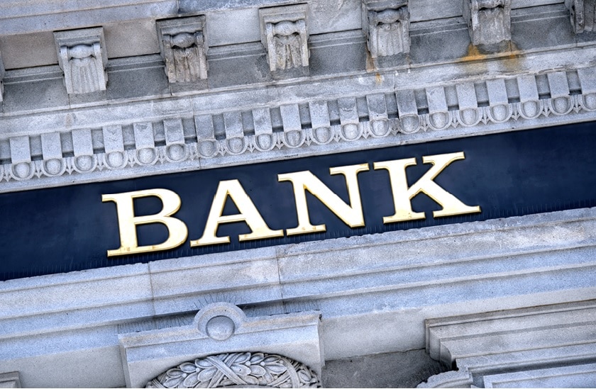 Bankbranche Schild an altem Gebäude